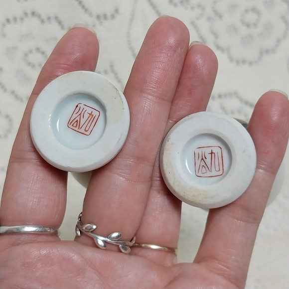 (2) Sake Cups Japanese Kutani Waka Poetry Porcelain Vintage 1900s - Picture 2 of 7